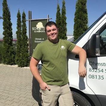 Kilian Schuster Schreinergeselle und Allrounder im Wohnwerkhaus der Schreinerei Schuster in Sulzemoos Fürstenfeldbruck