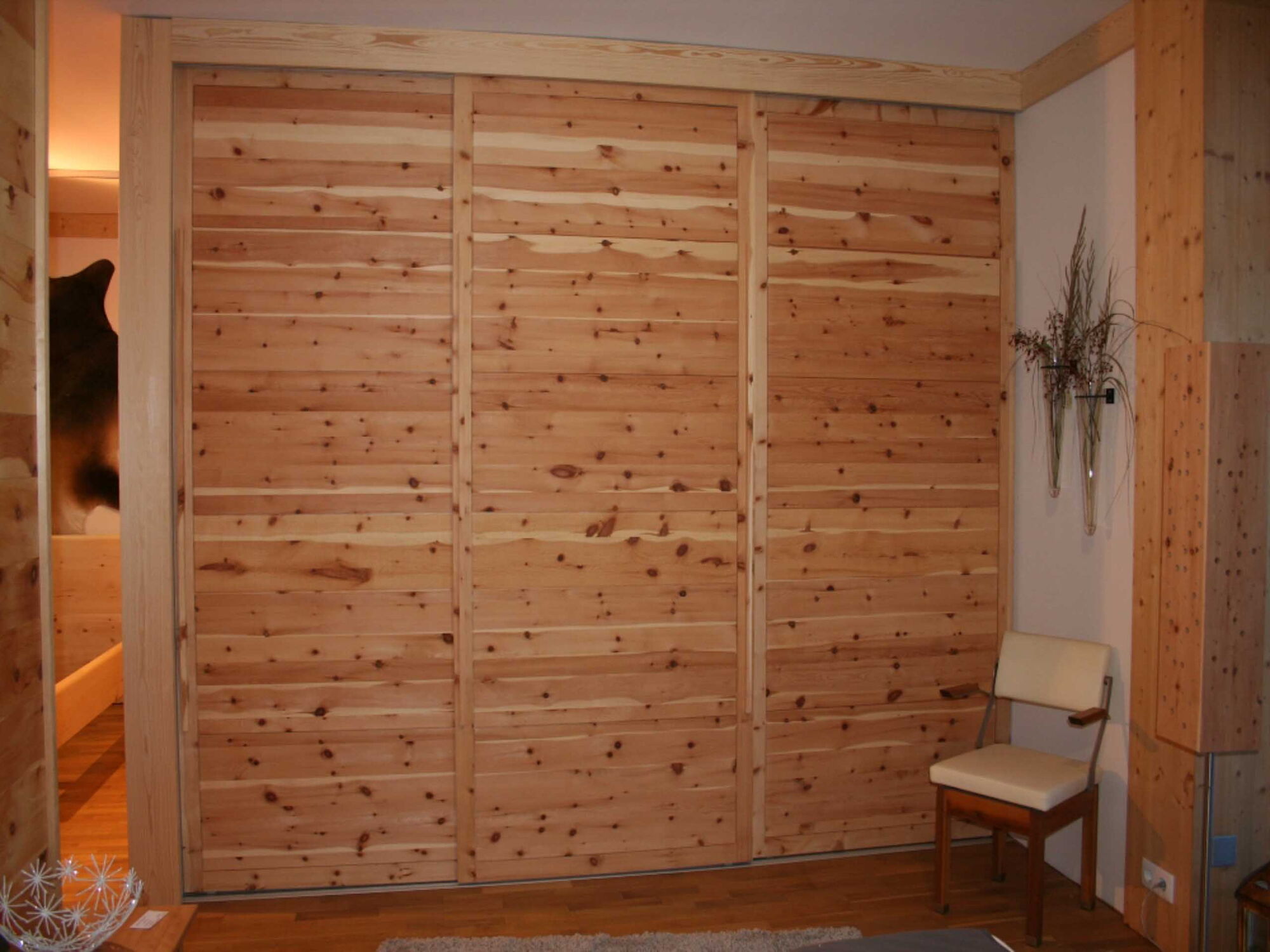 Zirbenholzeinbauschrank raumhoch by Wohnwerkhaus Schreinerei Schuster Sulzemoos bei München