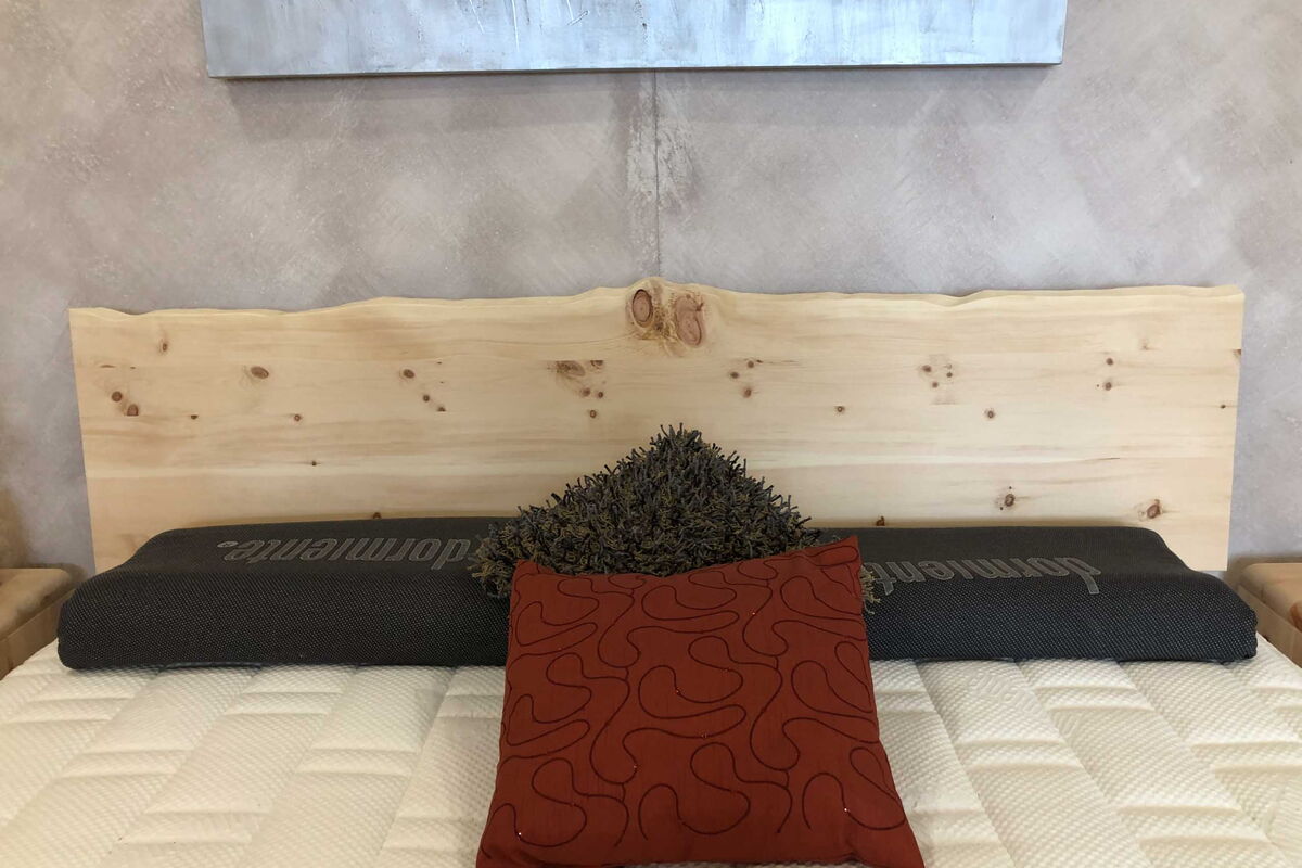Zirbenbett Linderhof Kopfteil mit Naturkante