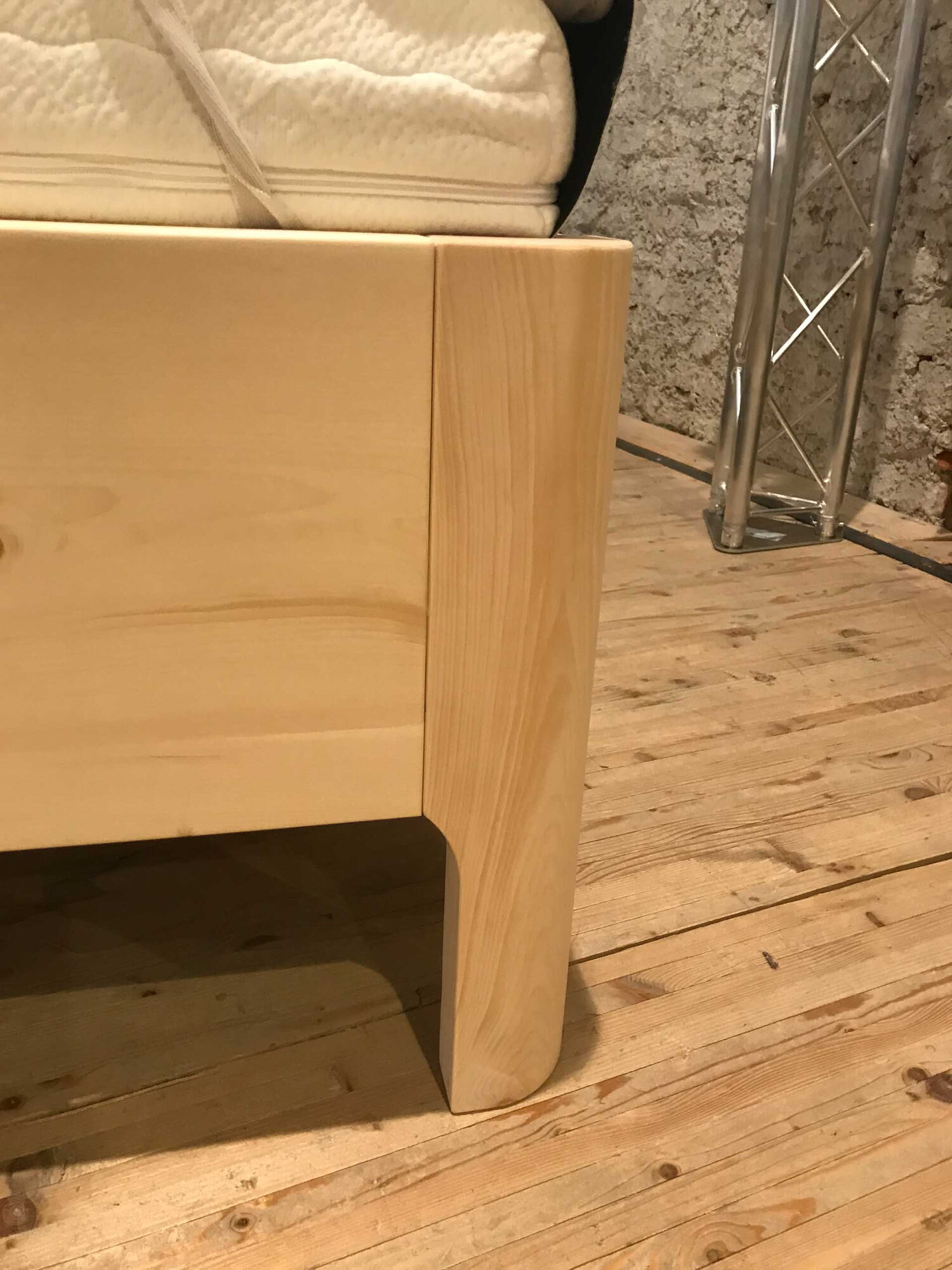 Zirbenholzbett Modell Landsberg Fuß gerundet