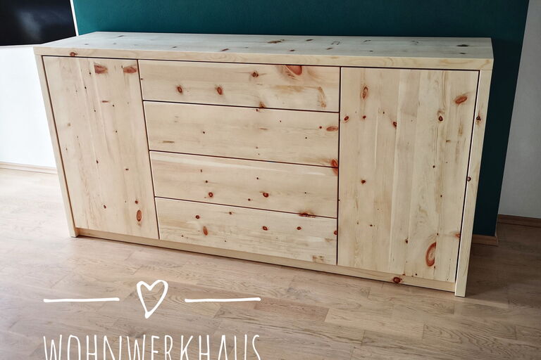 Kommode aus Zirbenholz Breite 160 cm mit Türen und Schubladen