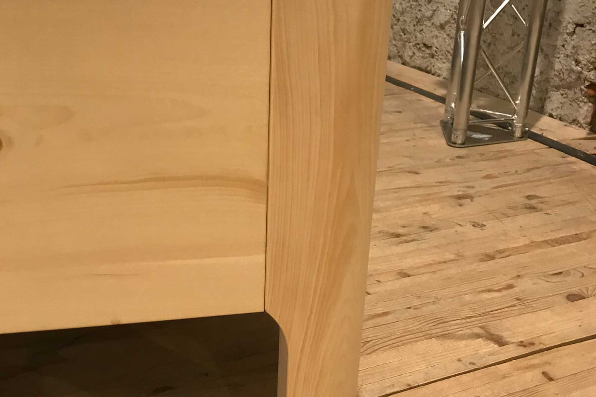 Zirbenholzbett Modell Landsberg Fuß gerundet