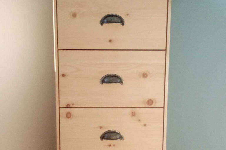 Zirbenkommode |  Zirbenschrank | Zirbenholznachttisch mit Schubladen für Gilching