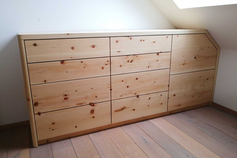 Zirbenkommode Modell Würzburg für Dachschräge angepasst