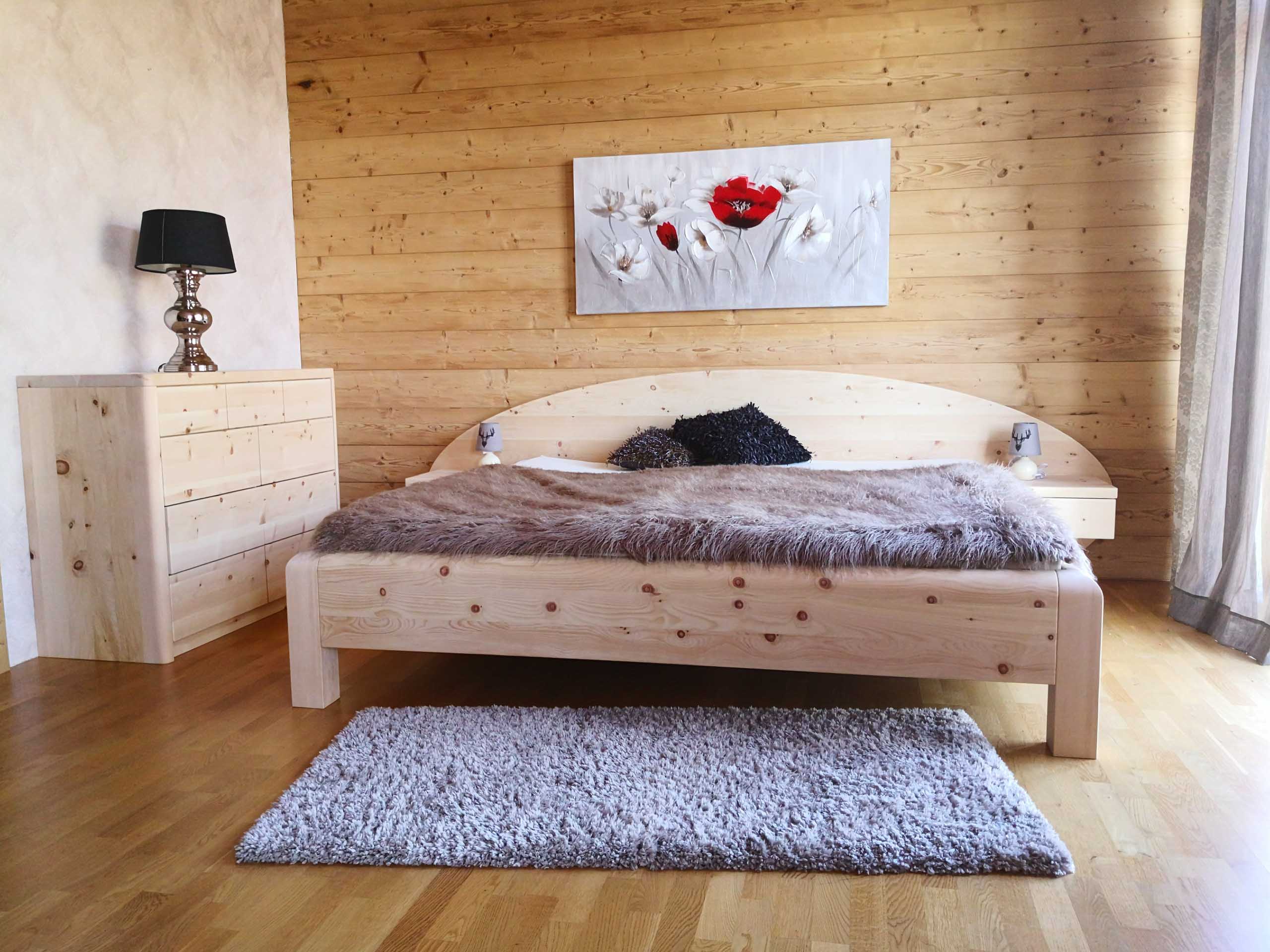 Zirbenholzbett Modell Tegernsee mit Zirbenkommode